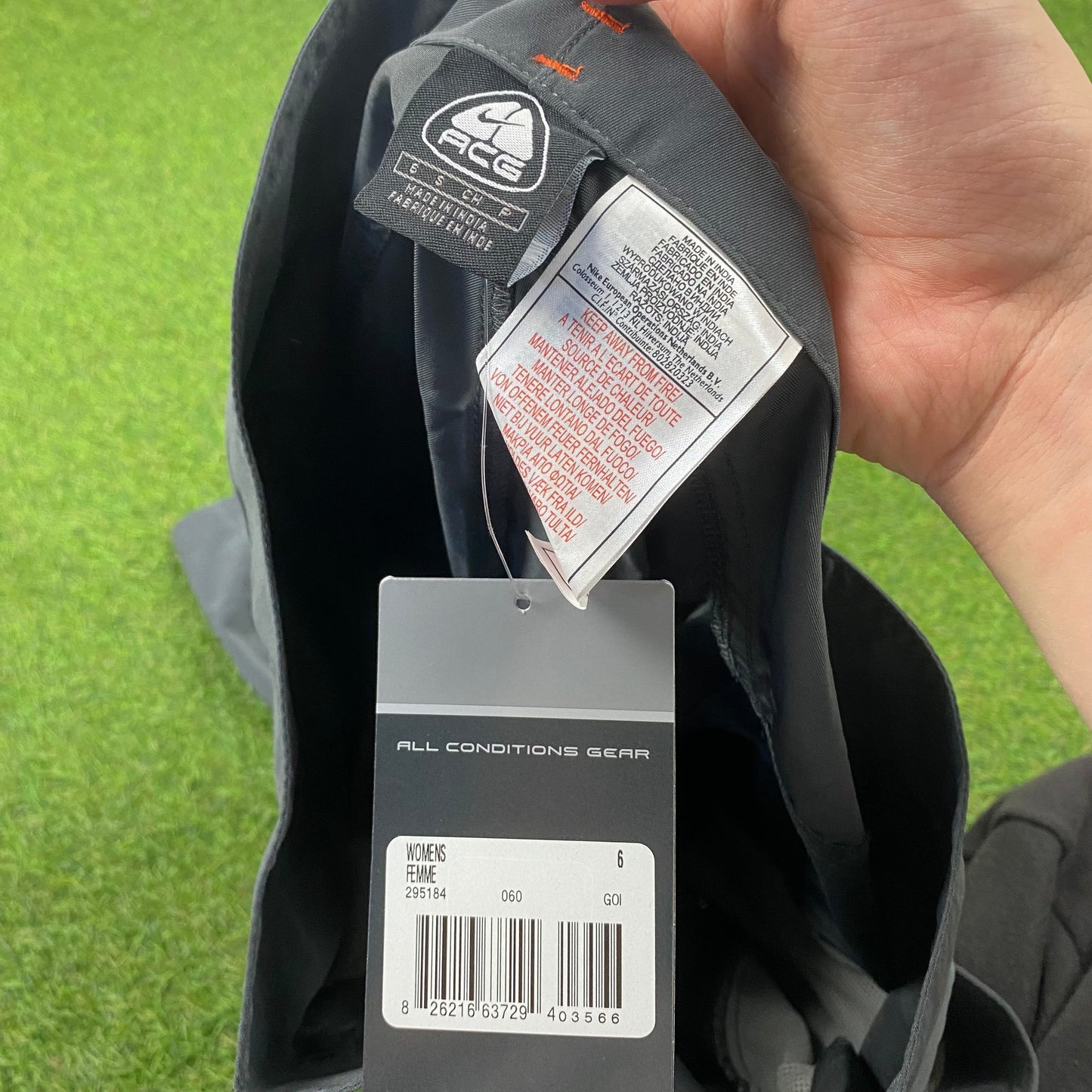 Vintage Nike ACG Cargo Shorts Grey Small